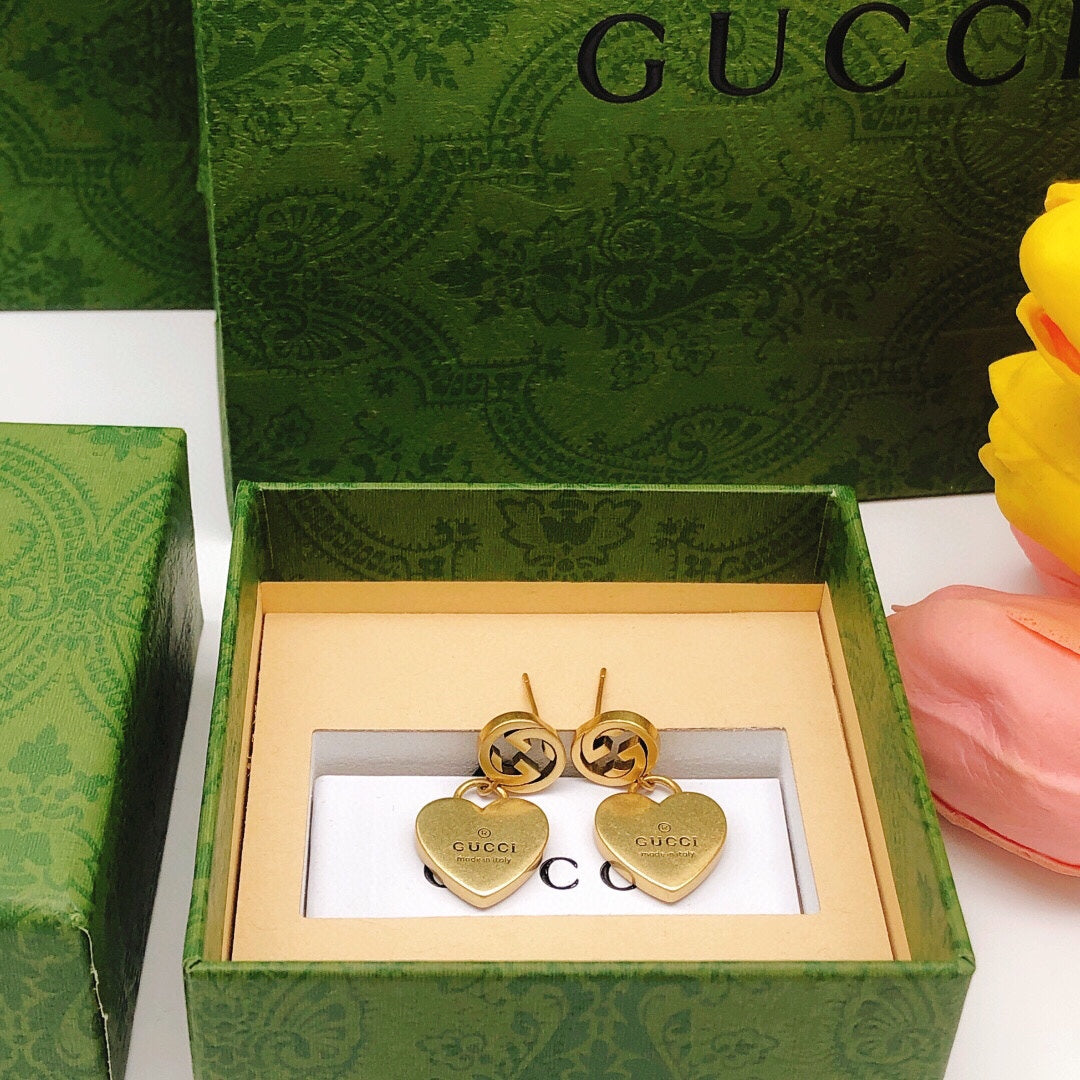 Heart-engraved Earrings