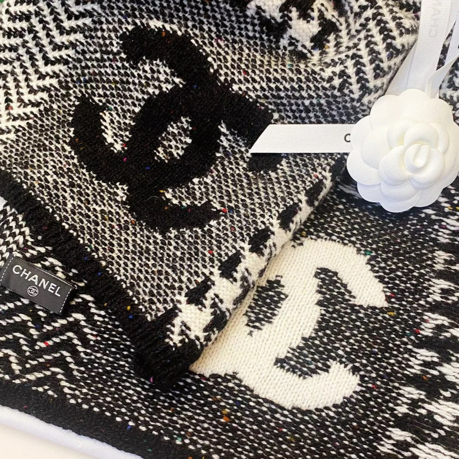 Houndstooth cashmere scarf