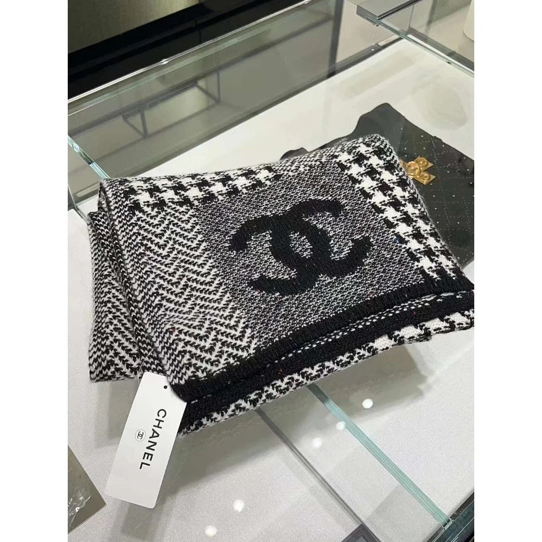Houndstooth cashmere scarf