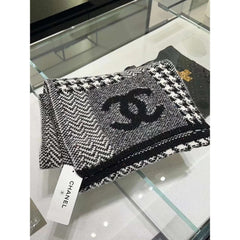 Houndstooth cashmere scarf