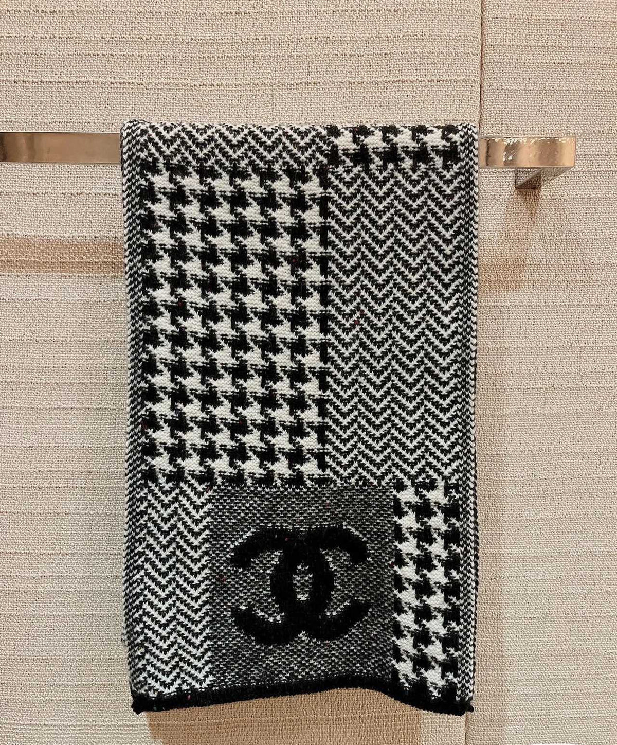 Houndstooth cashmere scarf