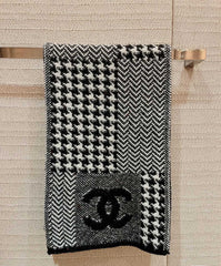 Houndstooth cashmere scarf