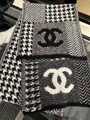 Houndstooth cashmere scarf