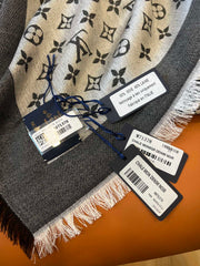 Fashionable printed silk and wool scarf