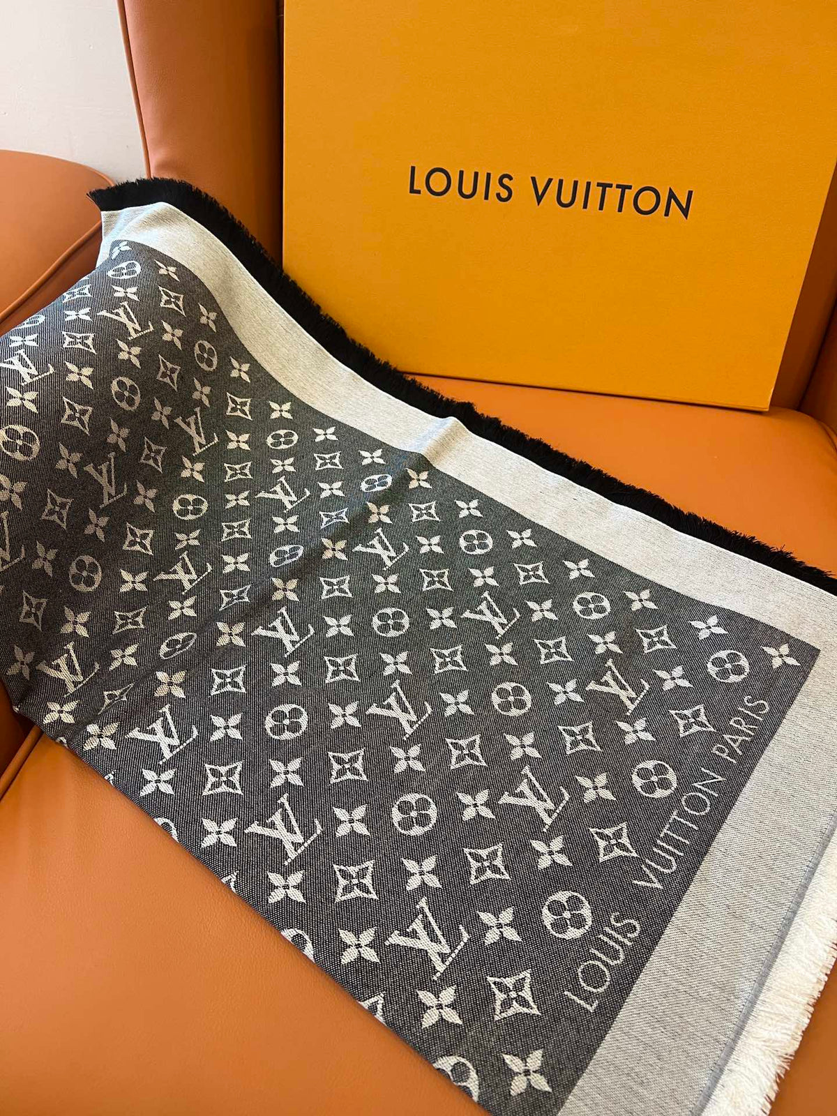Fashionable printed silk and wool scarf