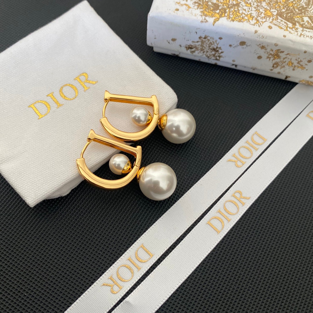 Stylish and elegant pearl earrings