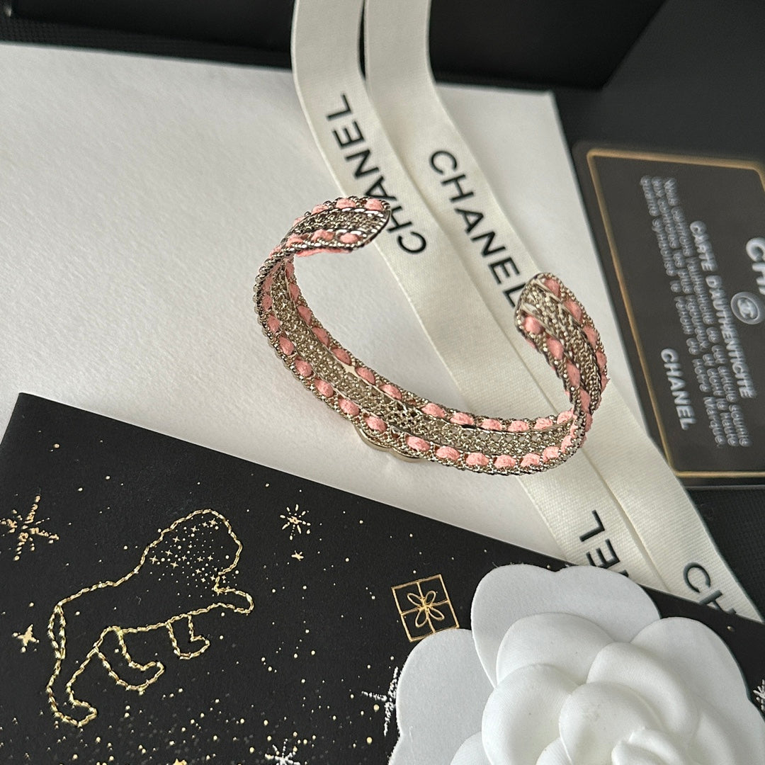Fashionable metal patchwork bracelet