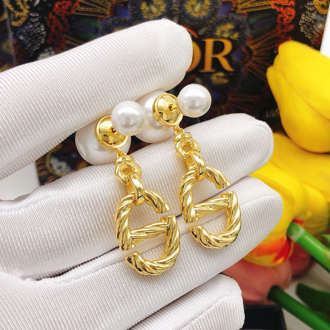 Twisted Metal Pearl Earrings