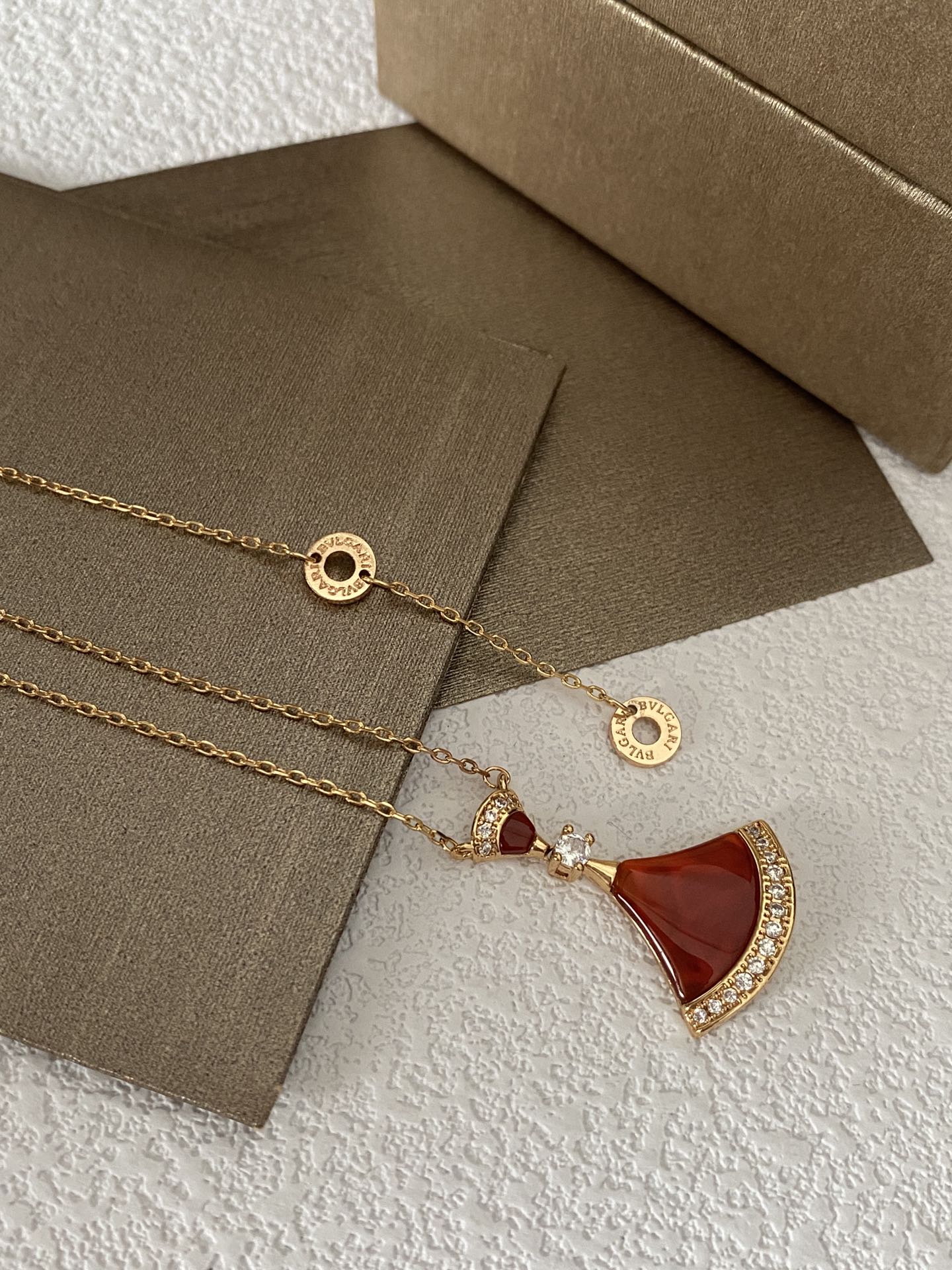 Red Mother-of-Pearl necklace