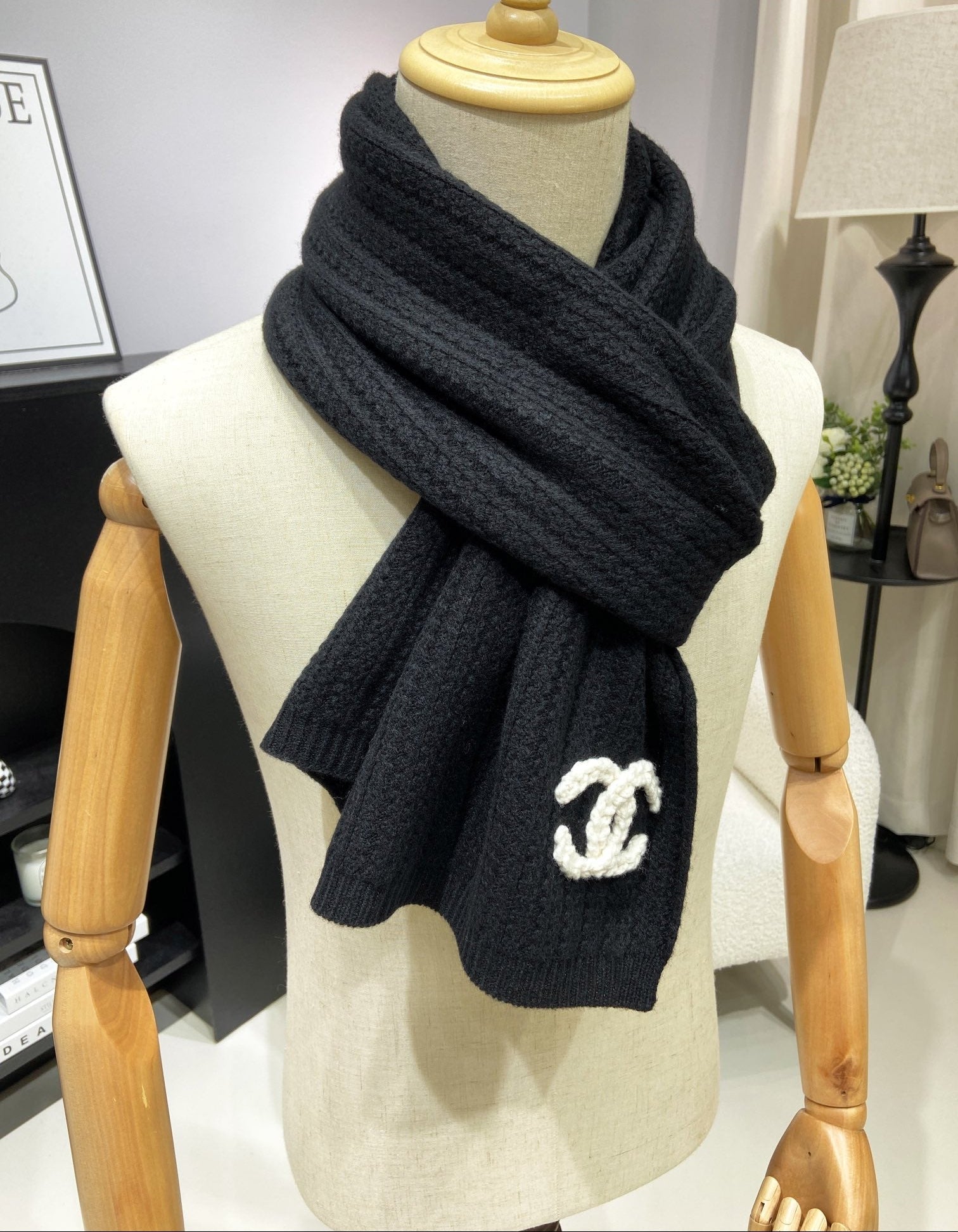 Fashionable diamond jacquard knitted 100% cashmere scarf