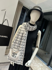 Stylish pocket knit scarf