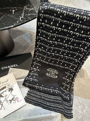 Stylish pocket knit scarf