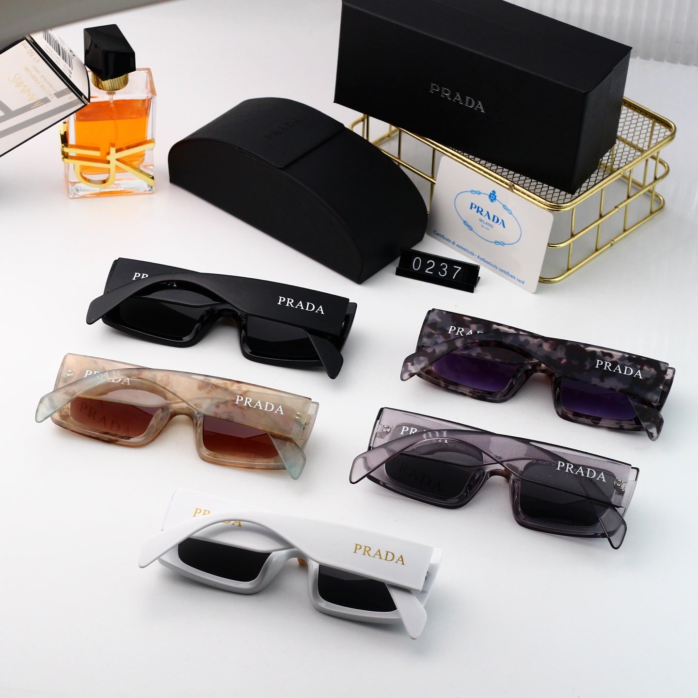 Square frame fashion sunglasses