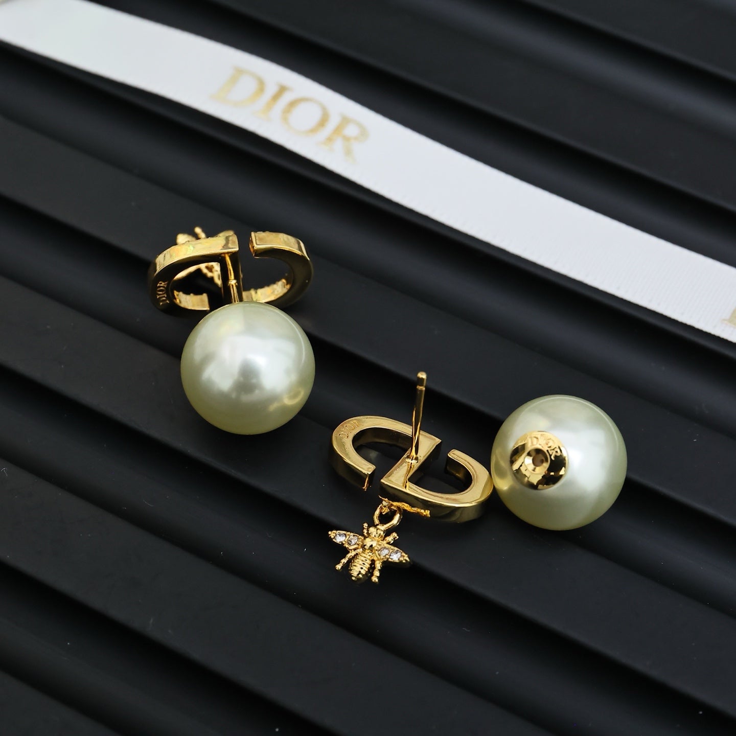 Letter-overlay Bee Pearl Earrings