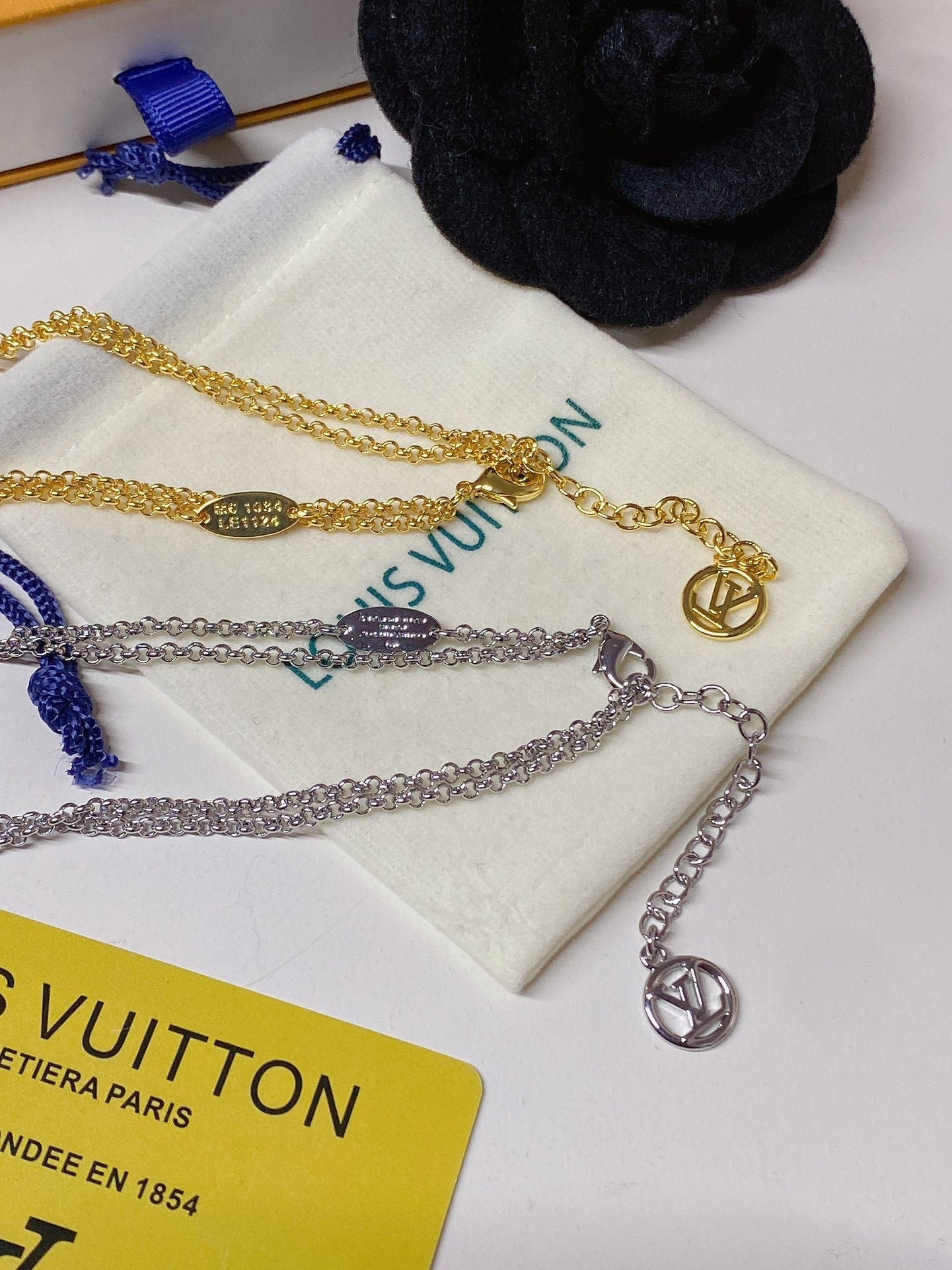 Sparkling diamond necklace