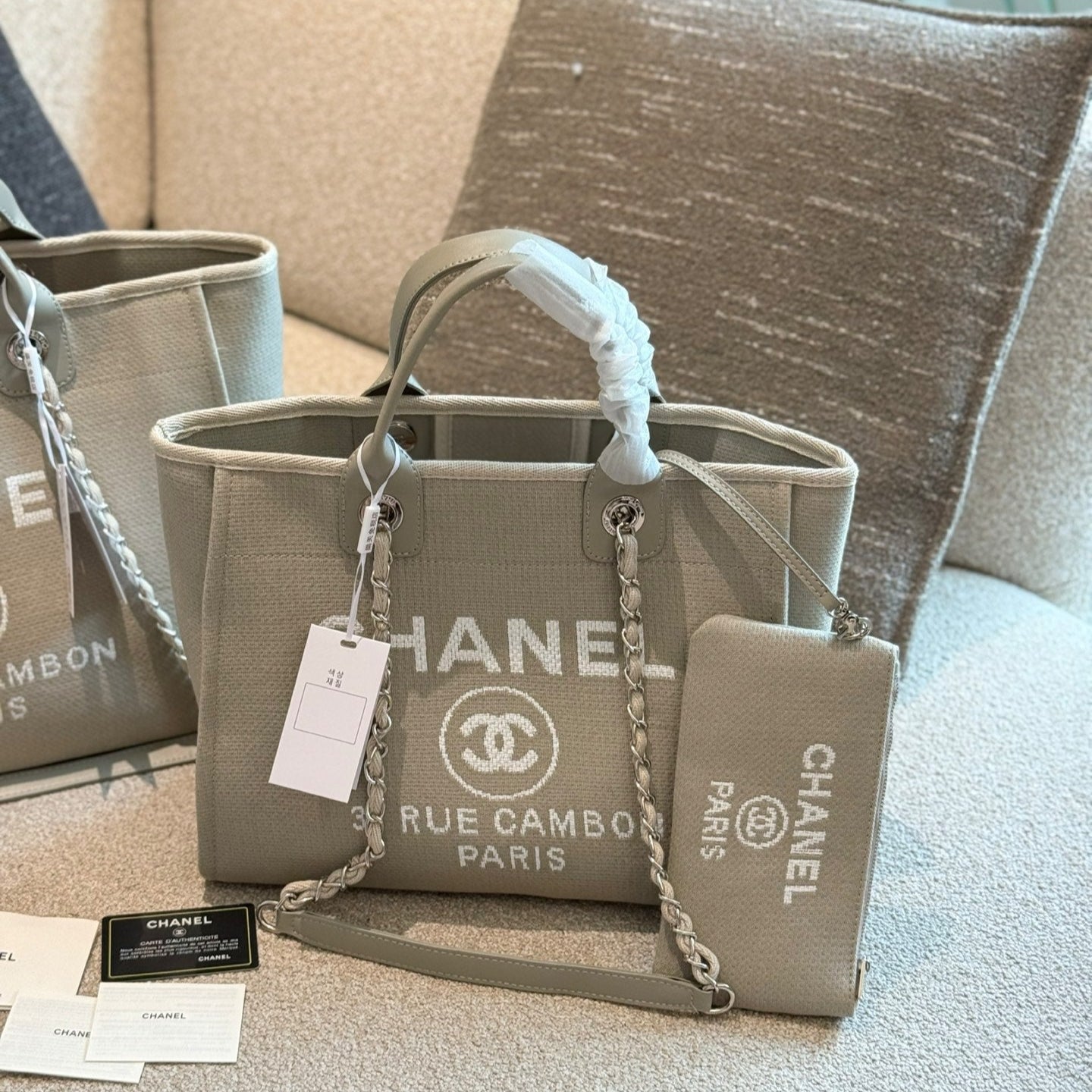 Fashionable Gray Trendy Tote Bag
