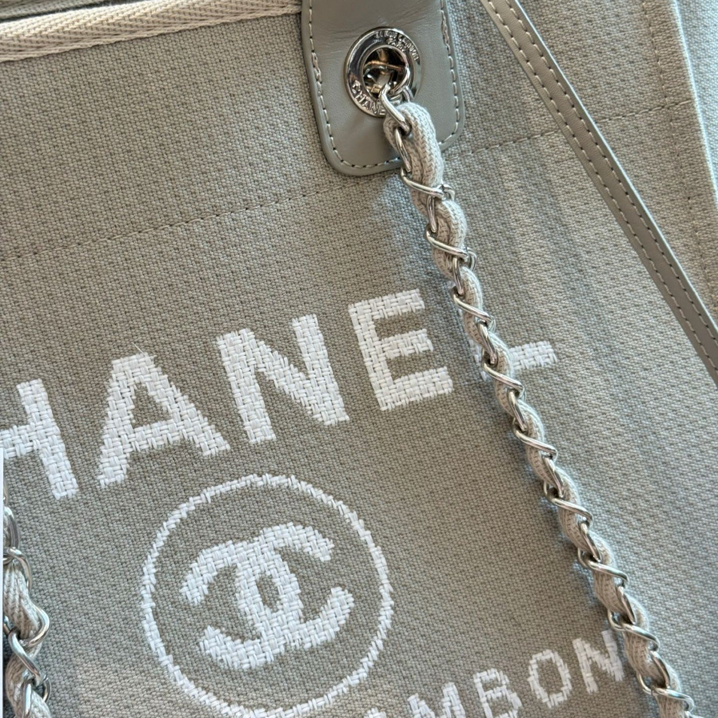 Fashionable Gray Trendy Tote Bag