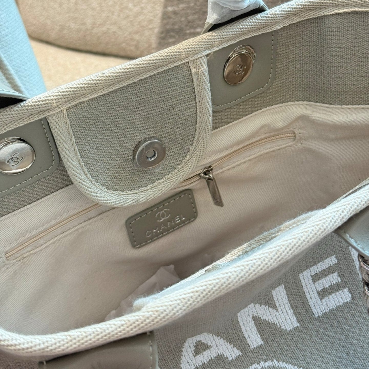 Fashionable Gray Trendy Tote Bag