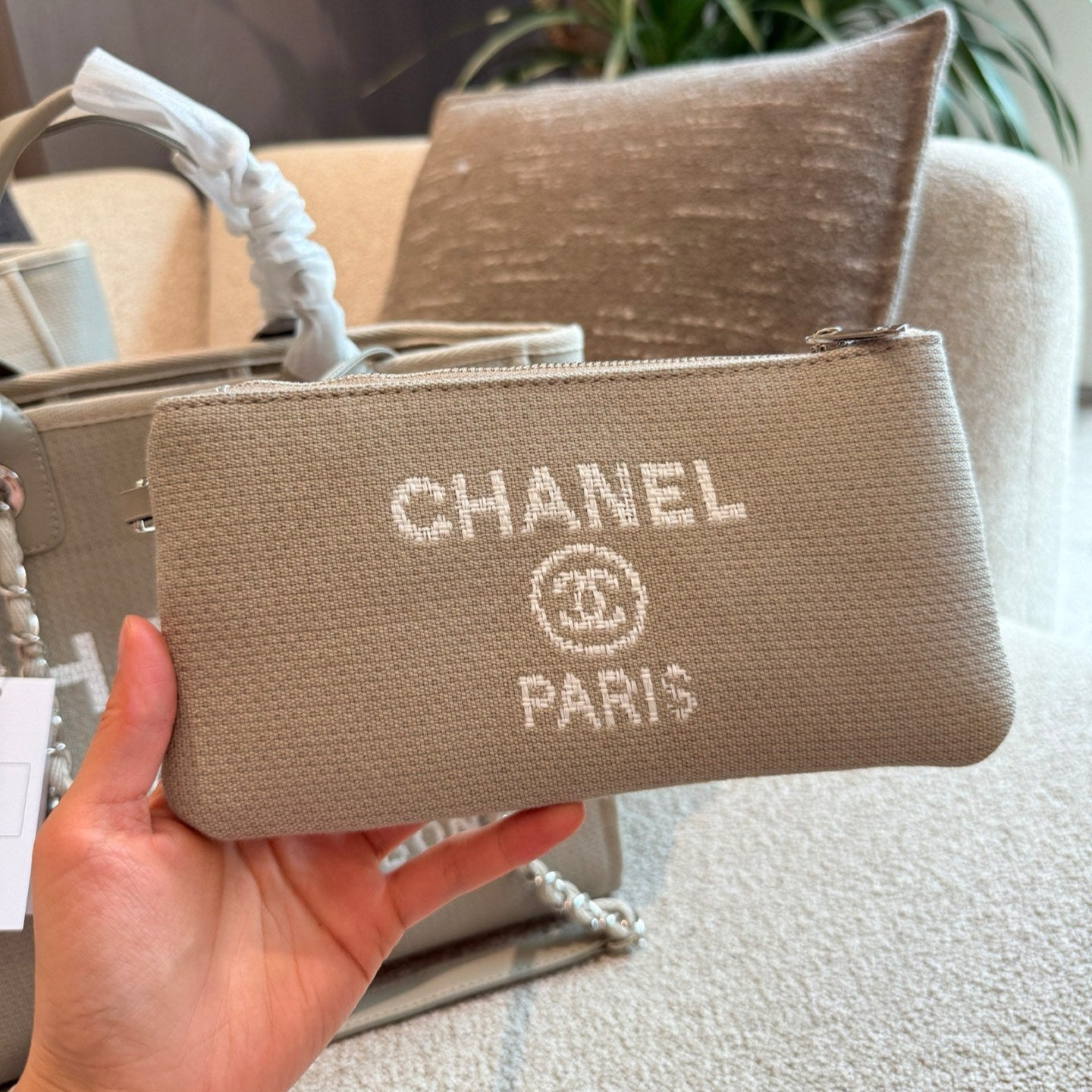 Fashionable Gray Trendy Tote Bag