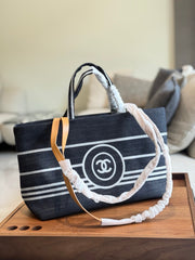 Leisure travel tote bag