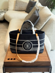 Leisure travel tote bag