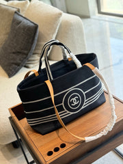 Leisure travel tote bag