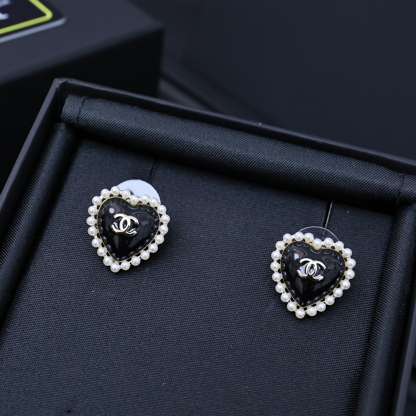 25b Heart Pearl Earrings