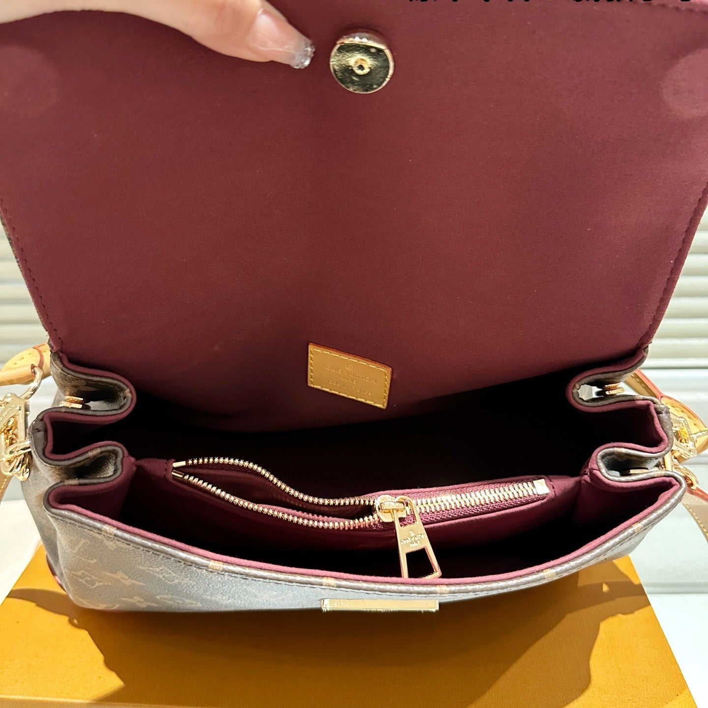 Lock Croissant Bag