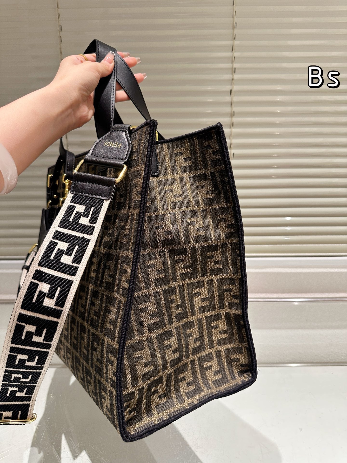 Retro embroidery shopping bag