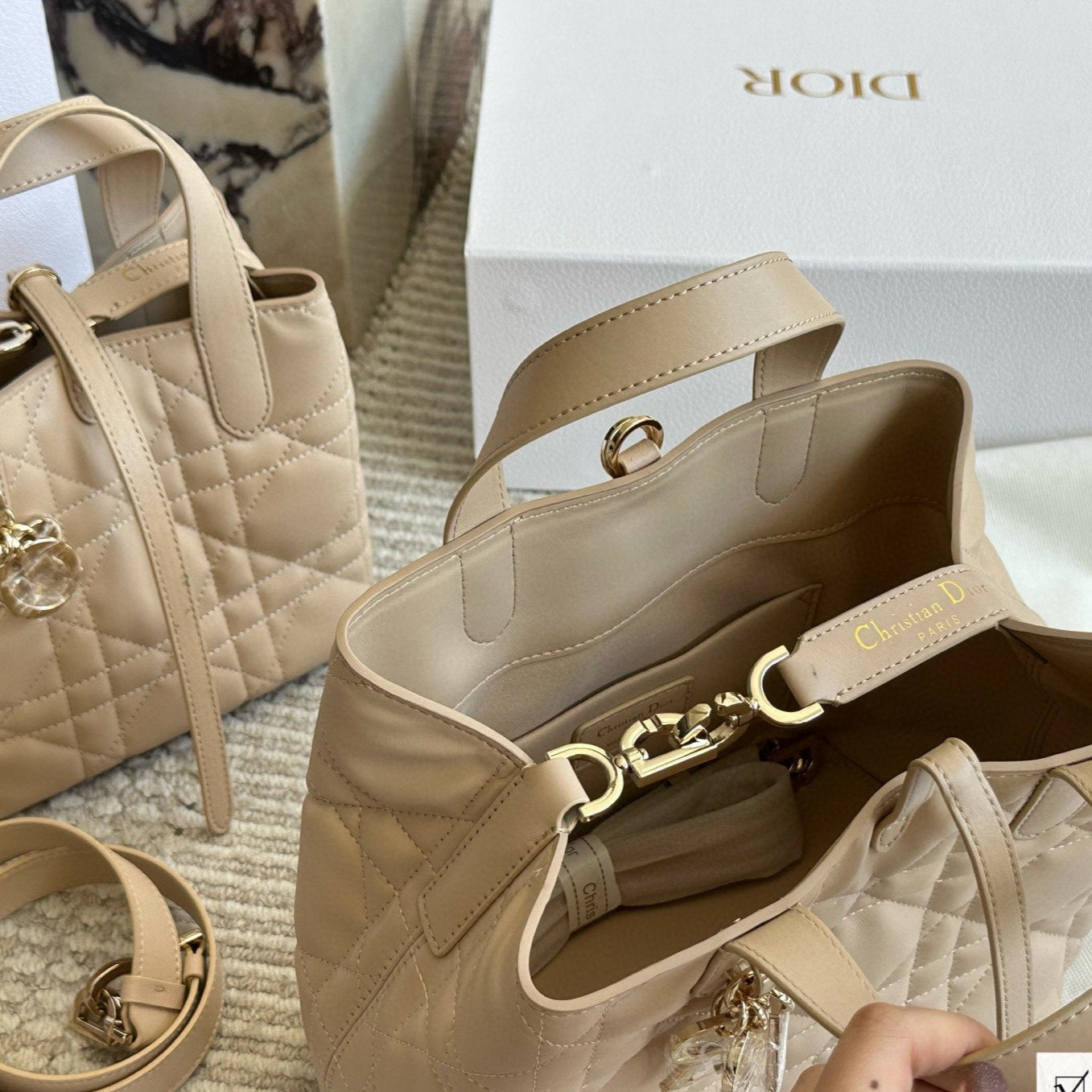 2 Sizes Elegant Handbag