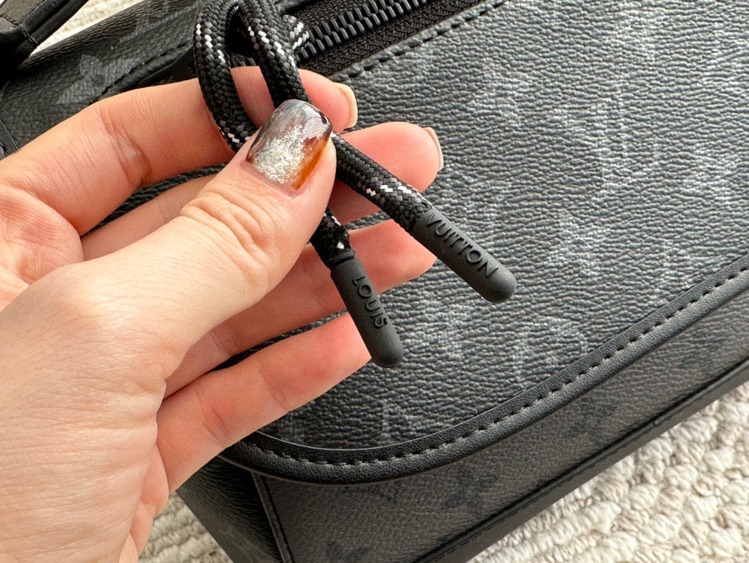 Versatile black gray neutral crossbody bag