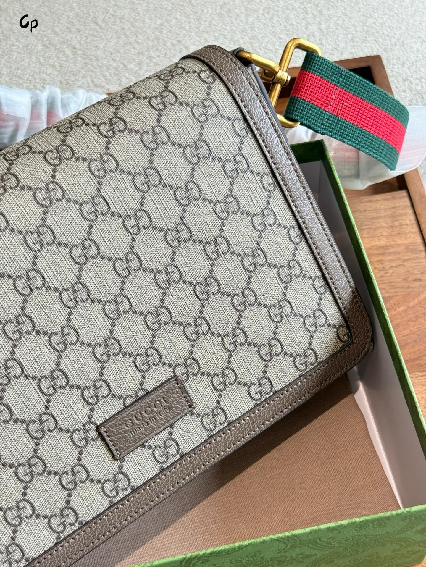 Fashionable magnetic flap crossbody bag