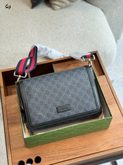 Fashionable magnetic flap crossbody bag