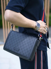 Fashionable magnetic flap crossbody bag
