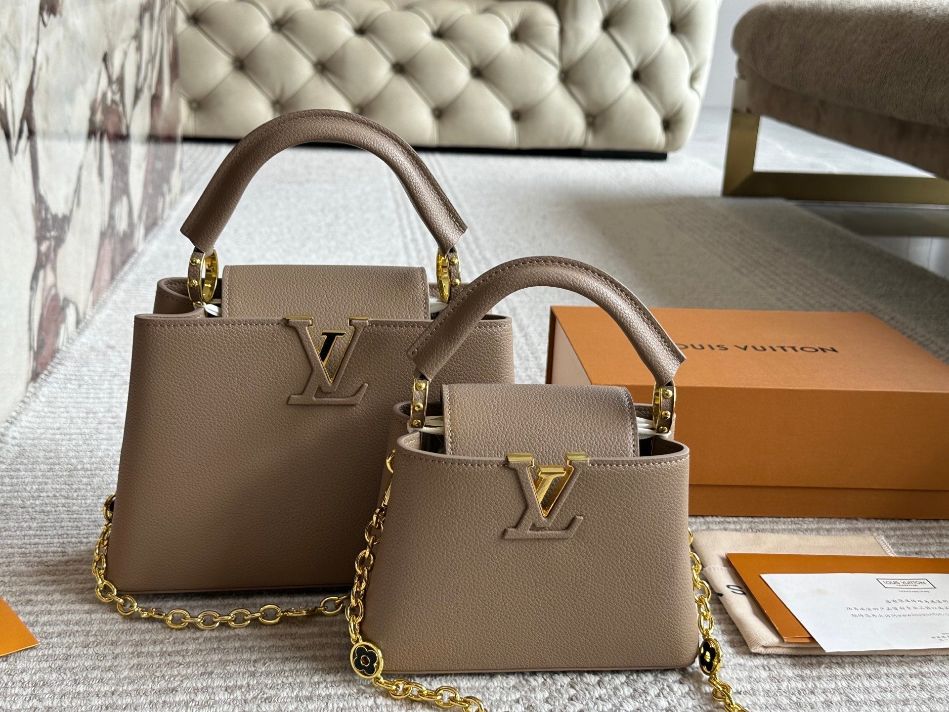 Elegant Gold Buckle Hardware Handbag