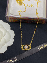 Fashion pearl necklace