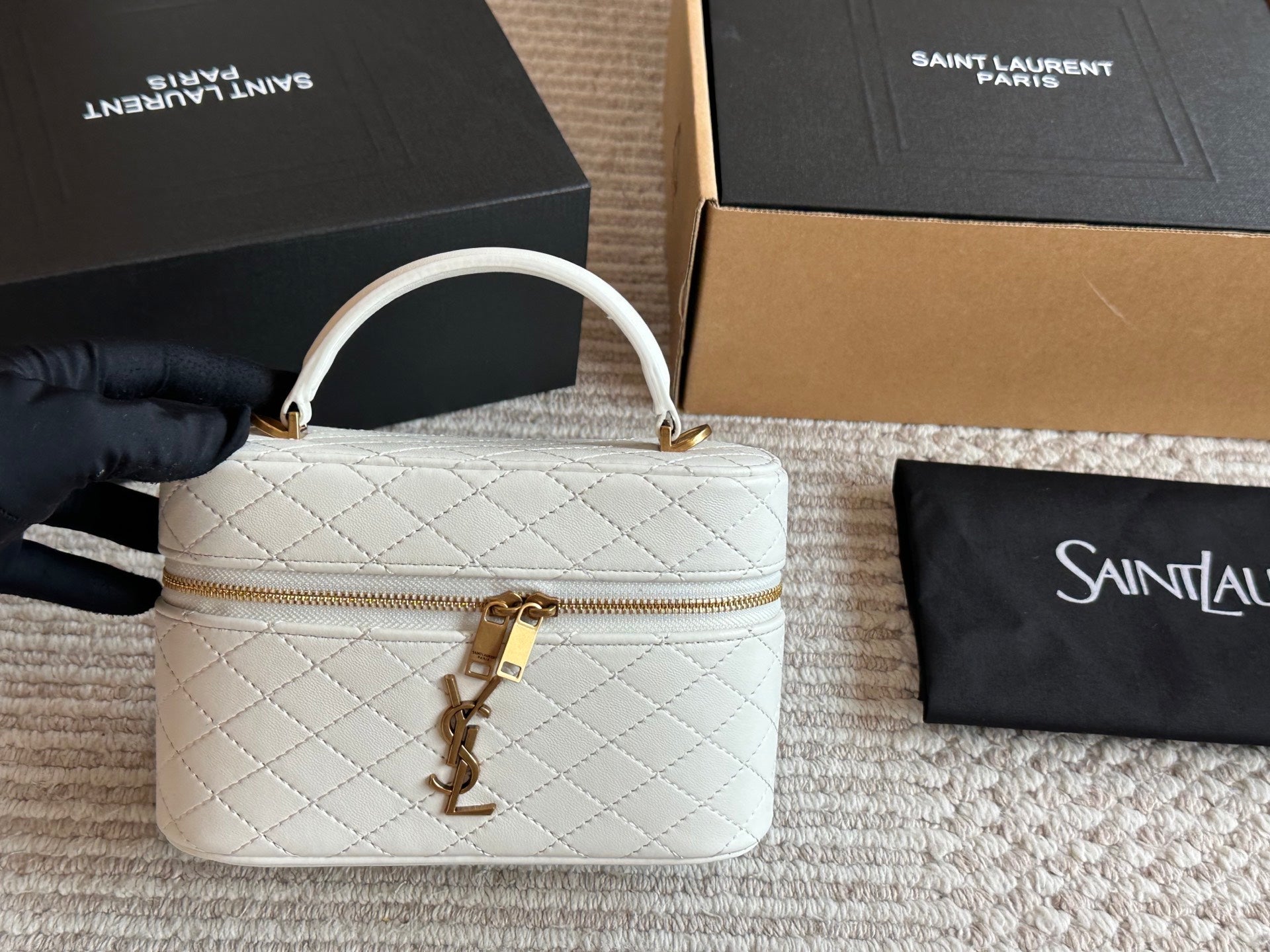 Exquisite leather small box bag