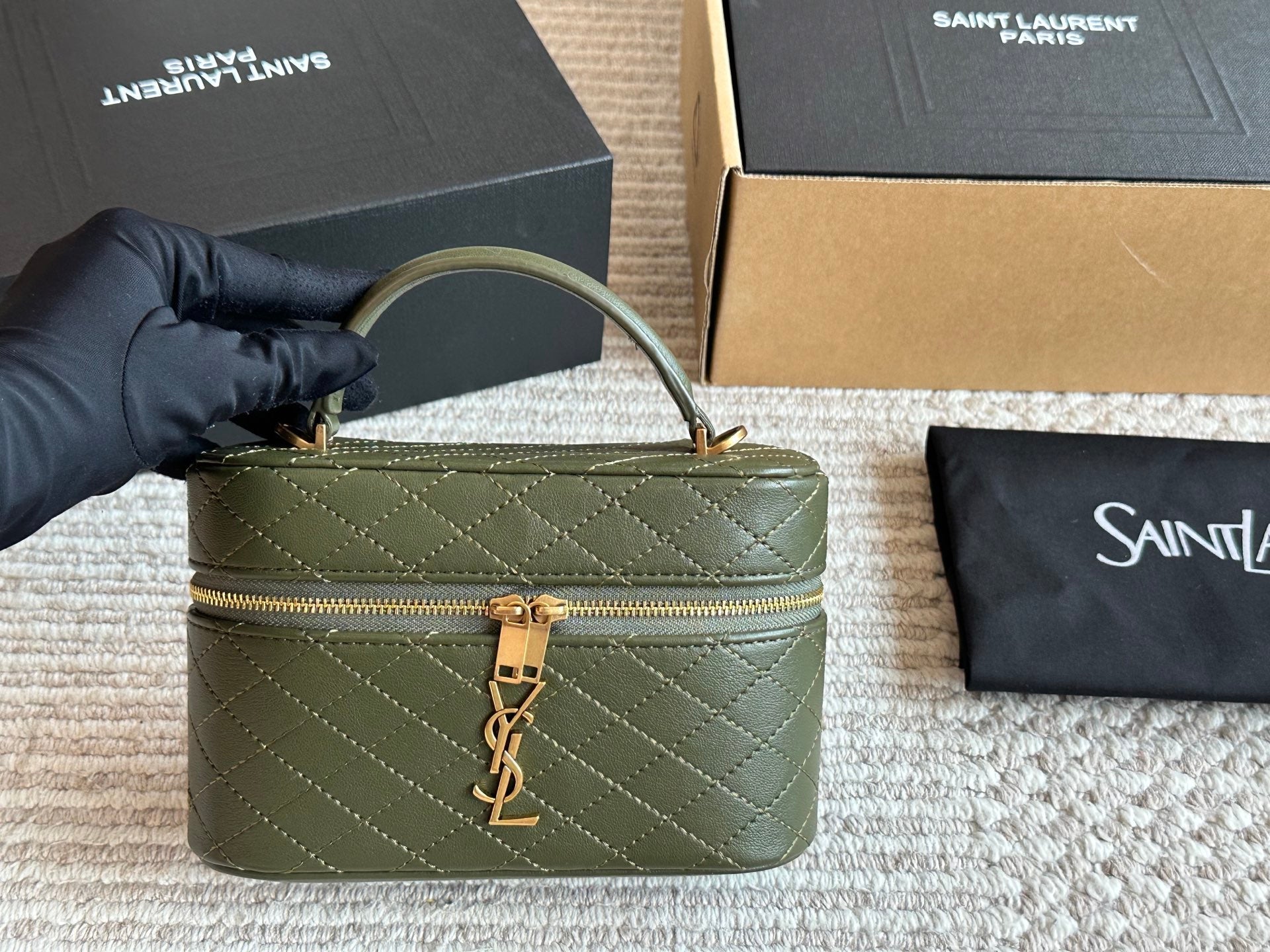Exquisite leather small box bag