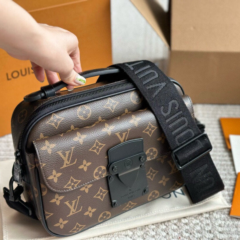 Handsome men's embossed messenger bag