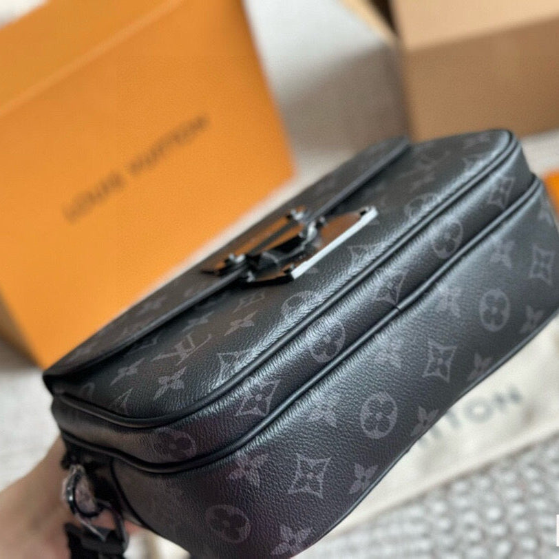 Handsome men's embossed messenger bag