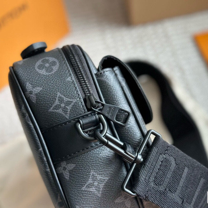 Handsome men's embossed messenger bag
