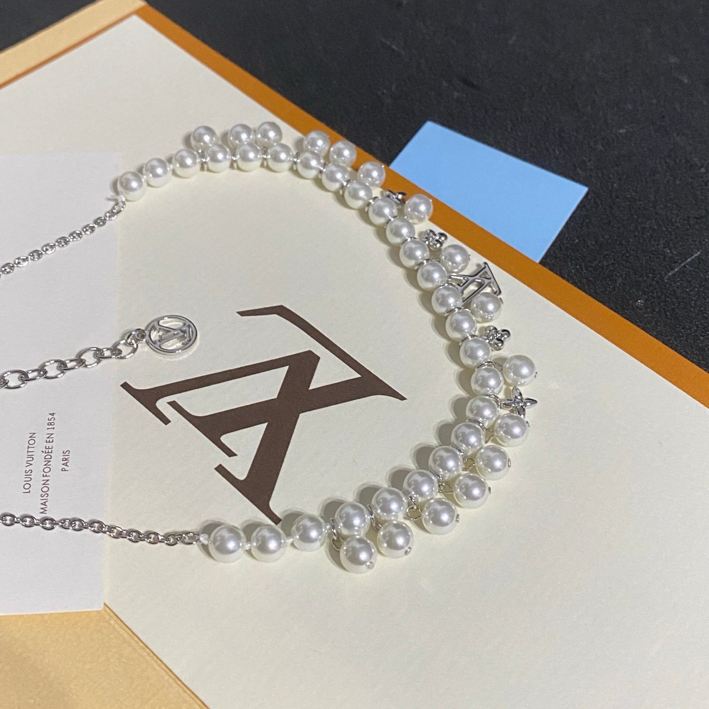 Fashionable double-row pearl necklace