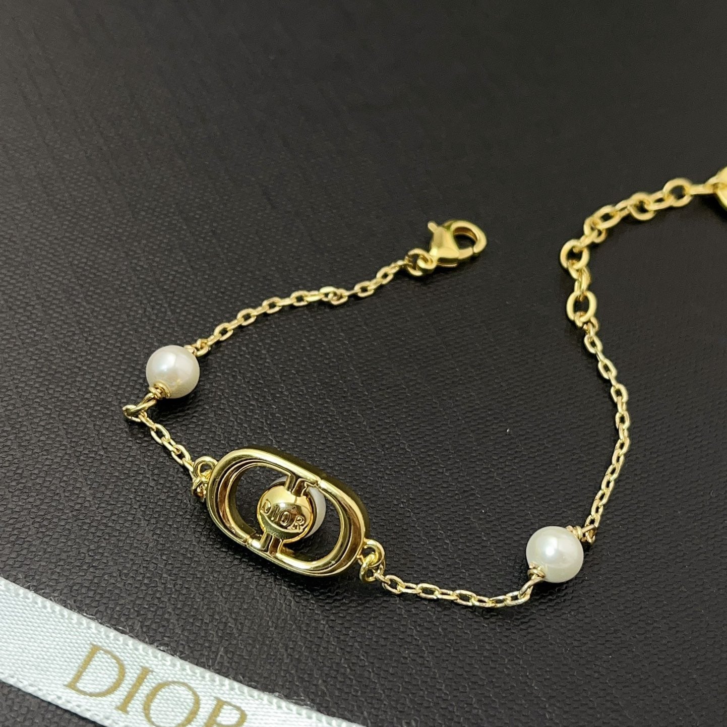 Classic pearl bracelet