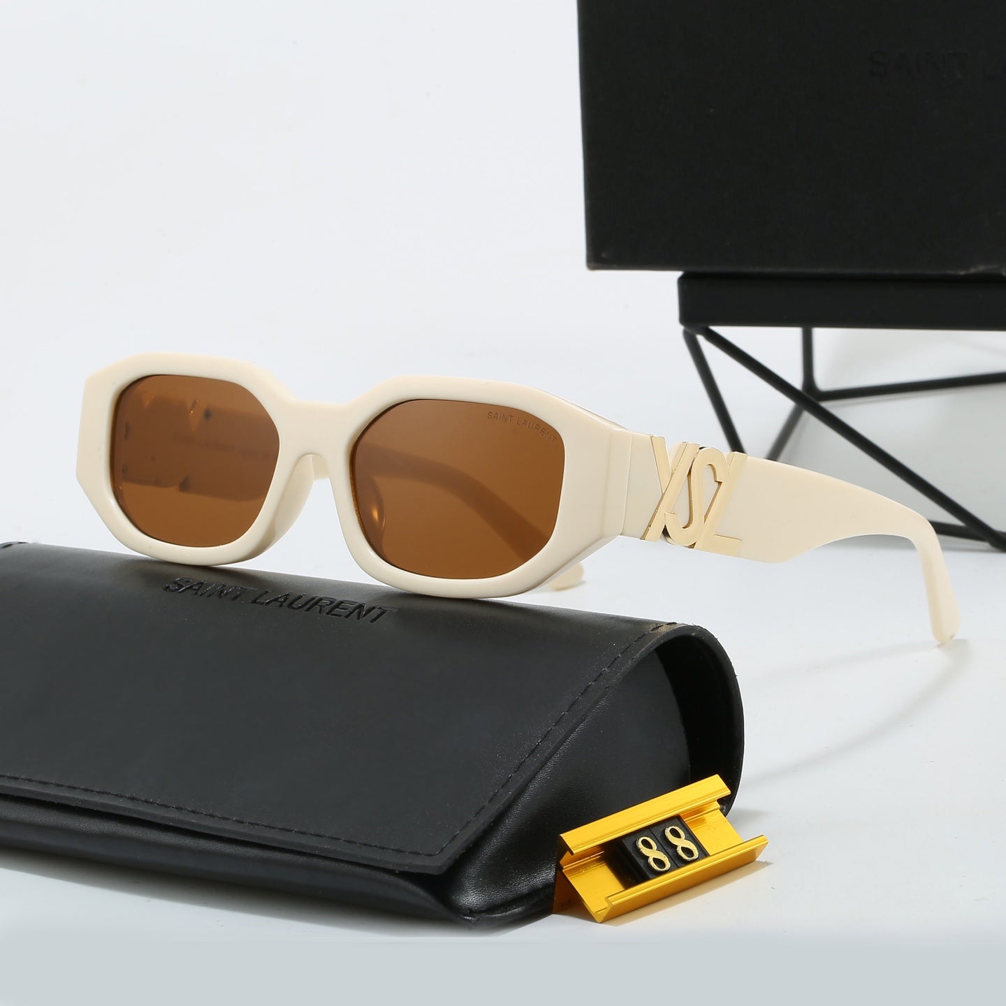 Square frame fashion sunglasses