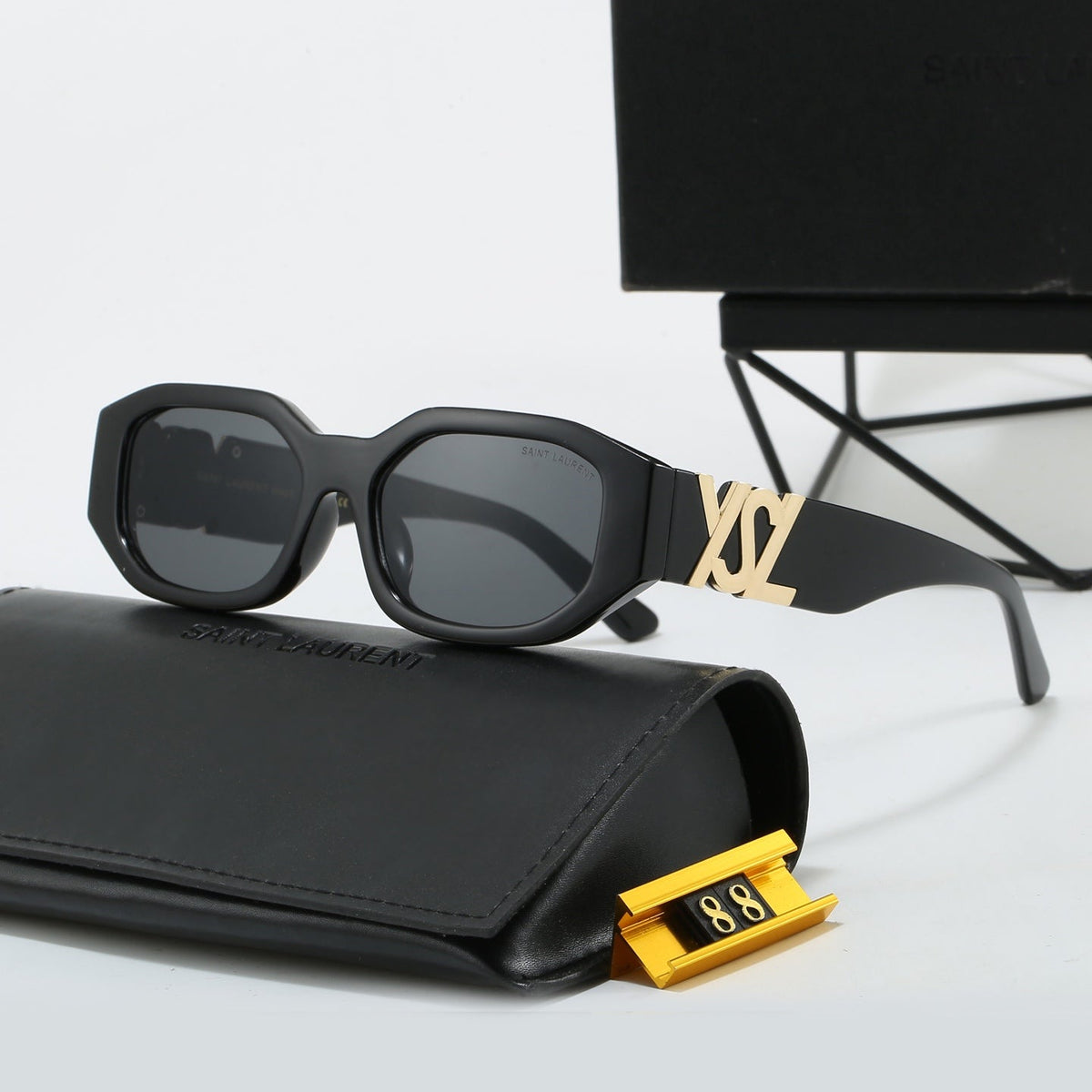 Square frame fashion sunglasses