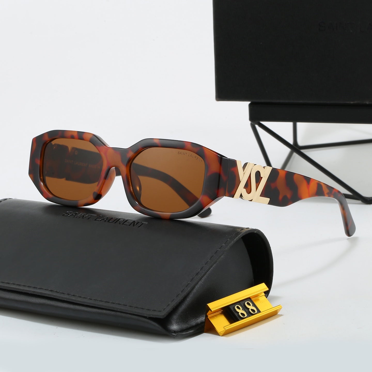 Square frame fashion sunglasses