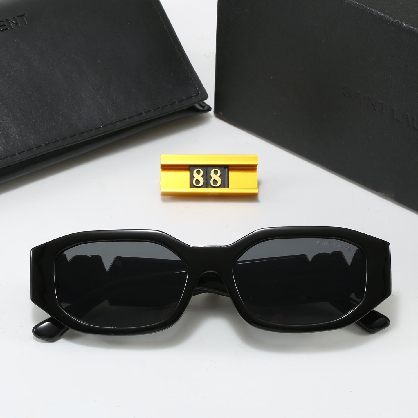 Square frame fashion sunglasses