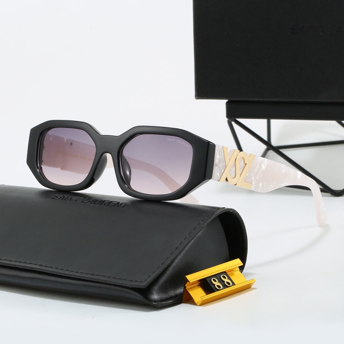 Square frame fashion sunglasses
