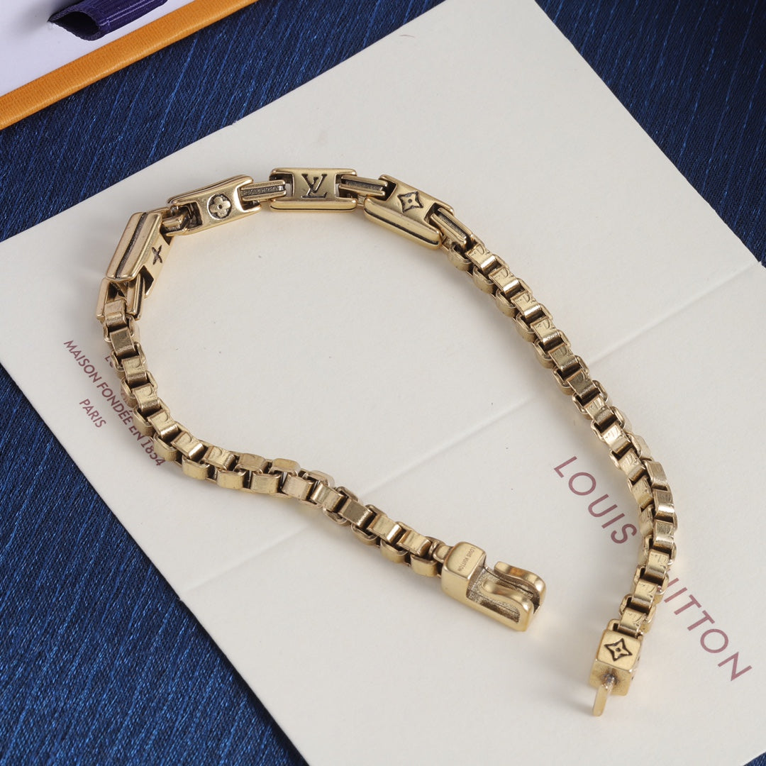 Square metal bracelet