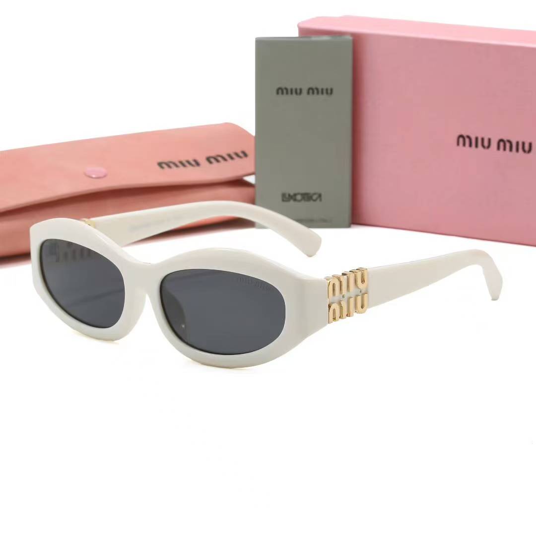 Cat-eye sunglasses